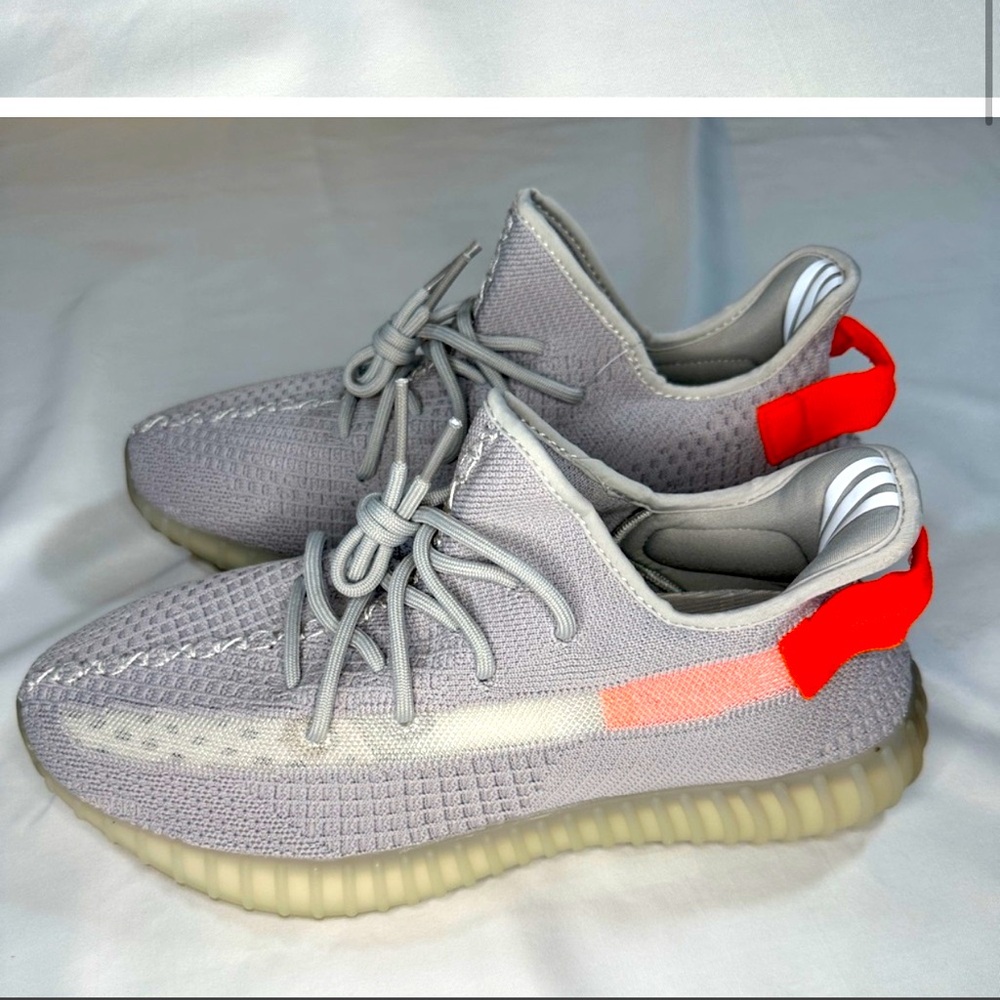 Yeezy Boost 350 Tail Light Size 11 Used Great Condition